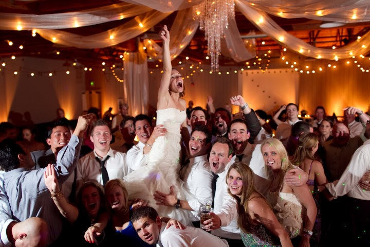 bride-happy-wedding-guests
